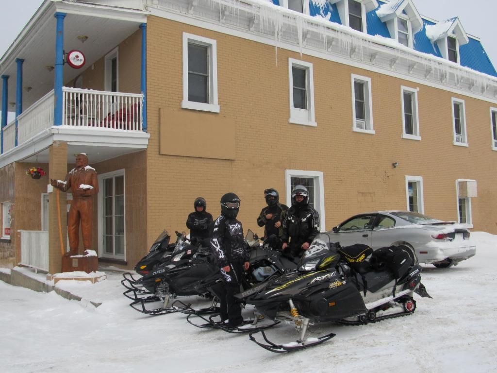 Mattawa Le Voyageur Inn מראה חיצוני תמונה