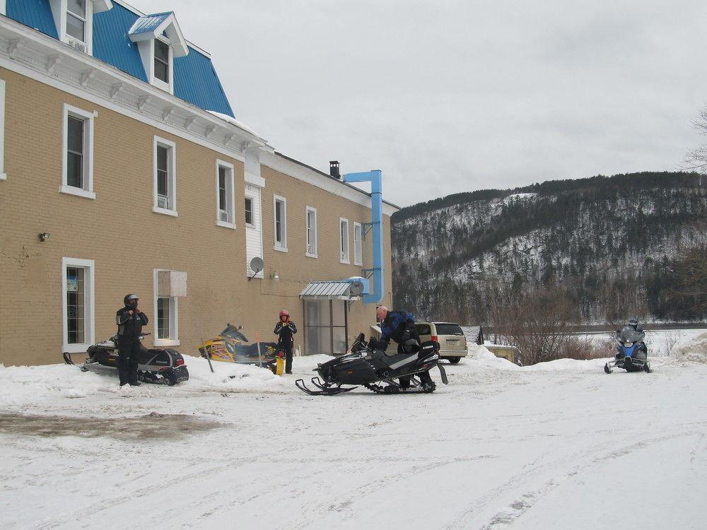 Mattawa Le Voyageur Inn מראה חיצוני תמונה